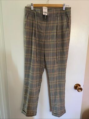 New Le chateau plaid women’s pants size 4